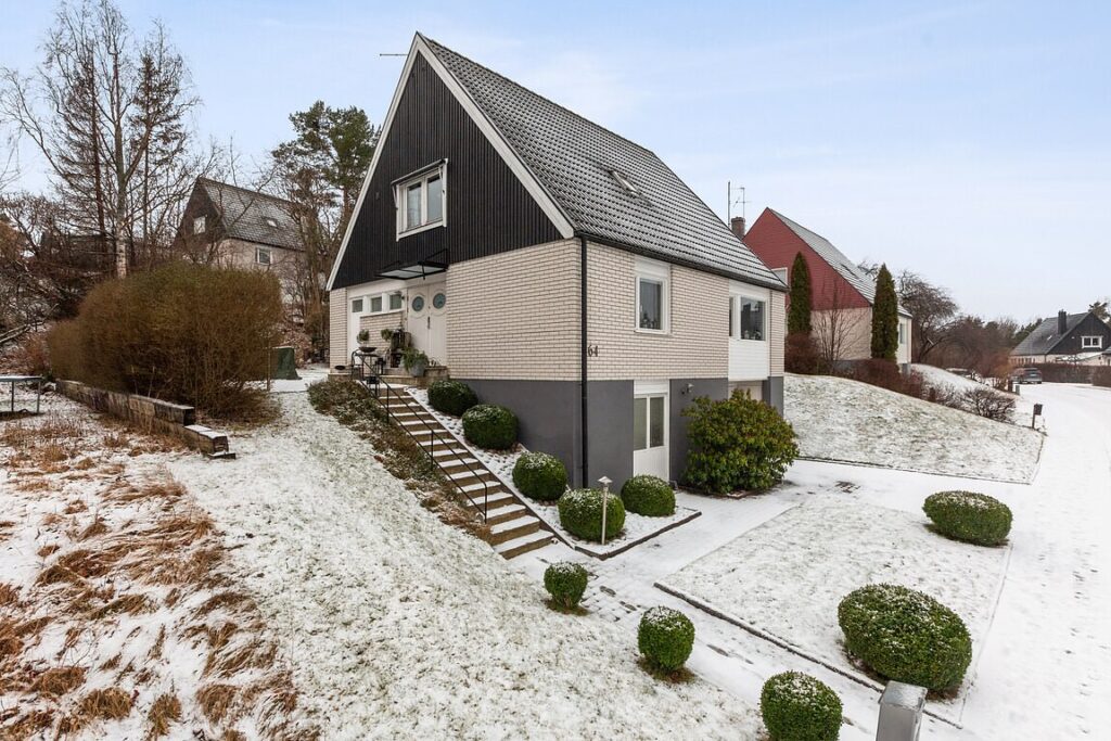 25. Takrenovering av Plat Villa Arsta Gullmarsplan